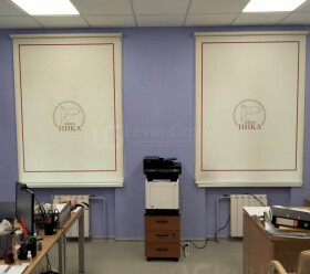 Рулонные шторы в офис с логотипом