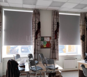 Рулонные шторы в школу